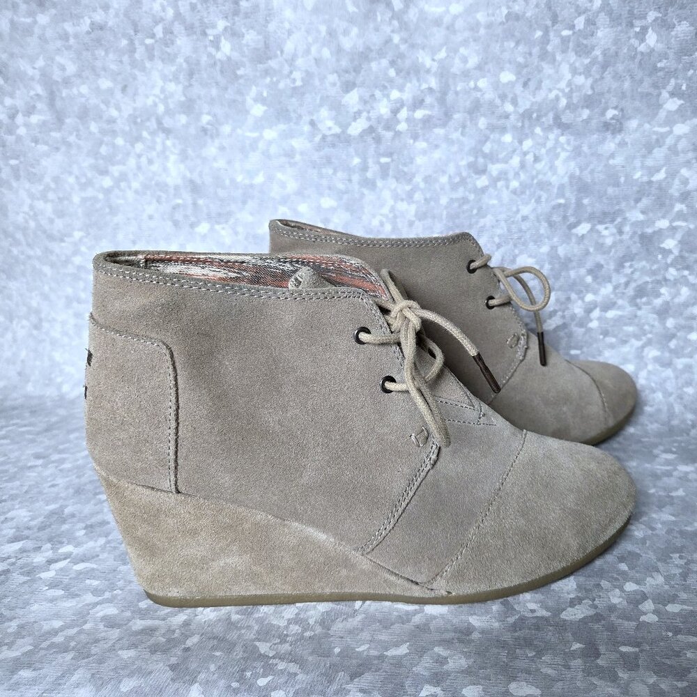NWOT Toms Beige Suede Wedge Heel Booties Size 10